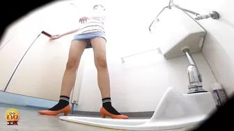 EE-524 05 Japanese style toilet voyeur: female urine laser beams striking inside of the toilet tank! VOL. 5