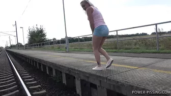 Naomi - Pissing on the tracks (012)