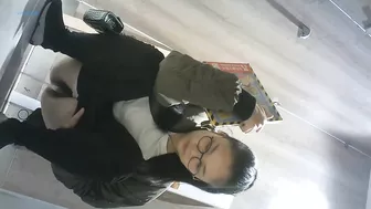 Chinese girls pissing in a milk tea shop 1