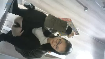 Chinese girls pissing in a milk tea shop 1
