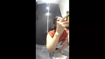 15392982 [6 people in total] New station toilet with many beautiful women 5 steps