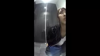15392986 [6 people in total] New station toilet with many beautiful women 6 steps