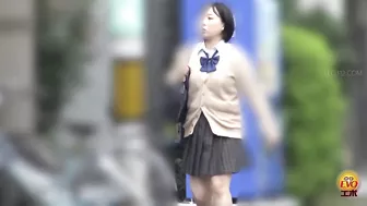EE-660 01 Japanese-style toilet hidden camera: high school girls with powerful pee streams. VOL. 3
