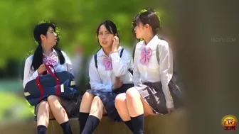 EE-687 01 Hidden footage: friendship collapse over the toilet! Schoolgirls big fight for the turn to pee