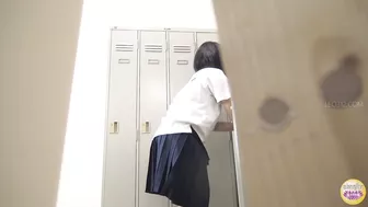 SL-615 04 Sports club hidden camera: girls peeing desperation situations.