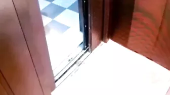 Из лифта