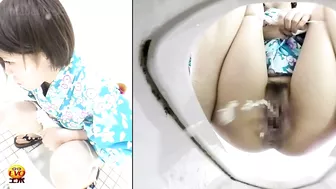 EE-182 02 Girls wearing yukata and peeing on toilet during summer festival