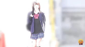 EE-366 04 Public toilet peeping - beautiful urinary axis of a school girl with tremendous momentum