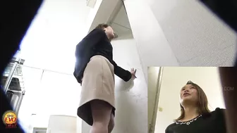 EE-392 03 Japanese office ladies farting and urinating